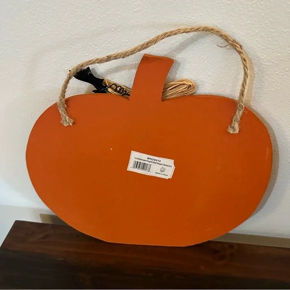 Happy Halloween Trick Or Treat Pumpkin Wooden Hanging Decor Signs 2 Pack - Picture 4 of 4